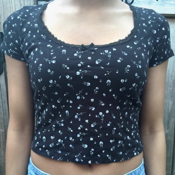 Divided Black and Blue Floral Scoop Neck Cropped Shirt- Size M - Picture 1 of 1